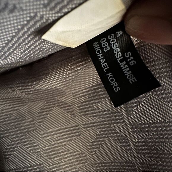 MICHAEL KORS GREY MEDIUM SELMA CROSS BODY BAG - Picture 10 of 12